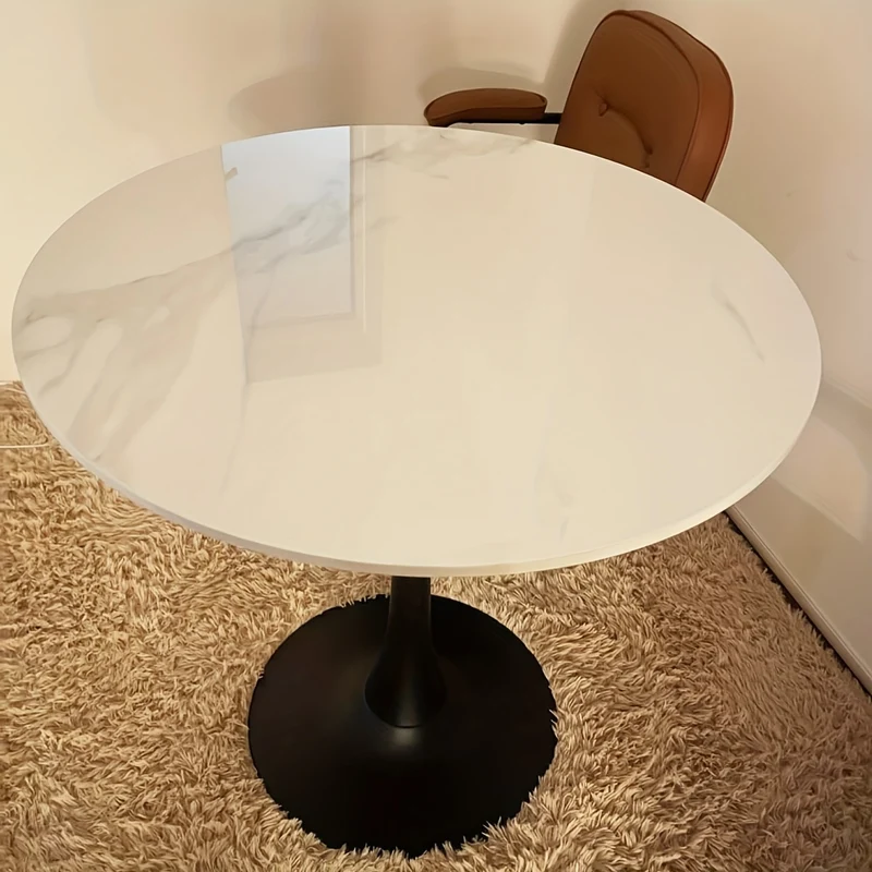 Ronde Eettafel – Moderne Tafel – Dining Table – Eetkamertafel – Bistrotafel – Sintered Stone Blad – Gouden Metalen Poten – Kras- en Hittebestendig – Geschikt Voor 2-4 Personen – Zwart + Licht Wit